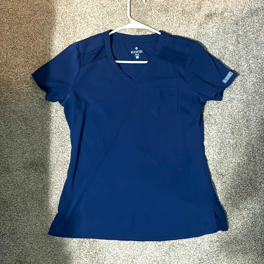 Med Couture Touch Women’s Chest Pocket Tuck In Top